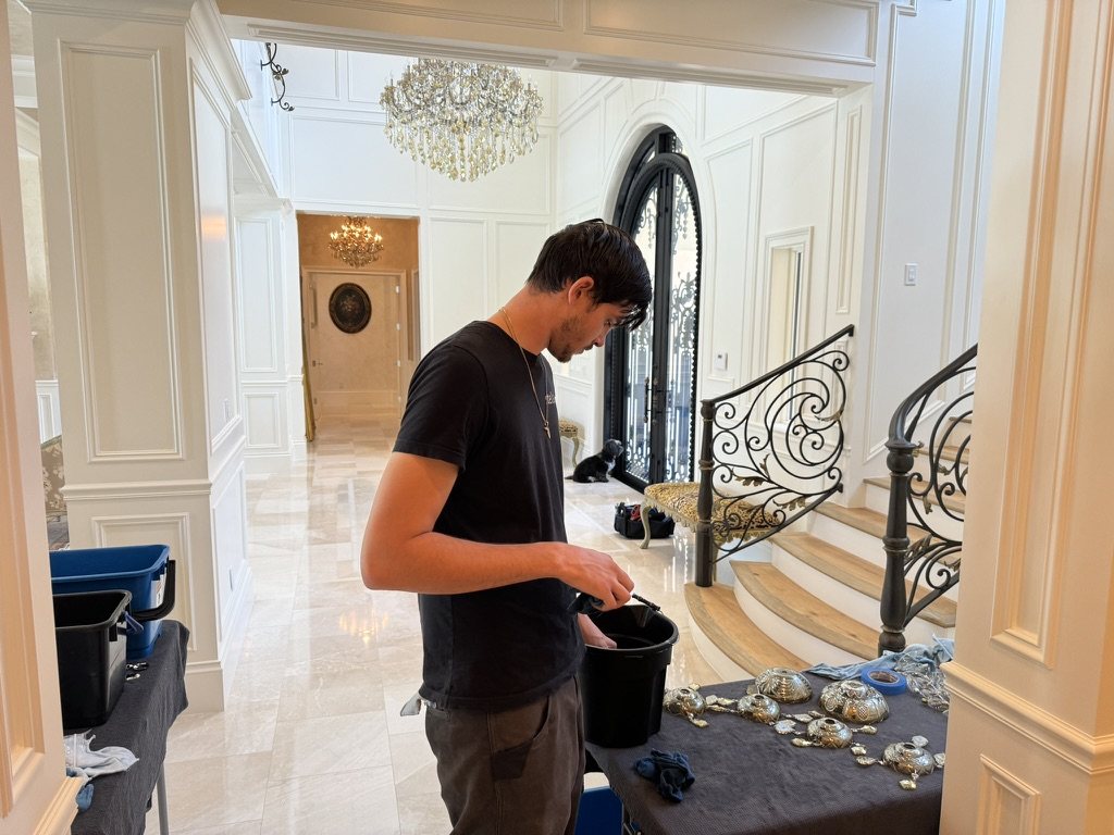 Hand-cleaning mercury-glass fixtures